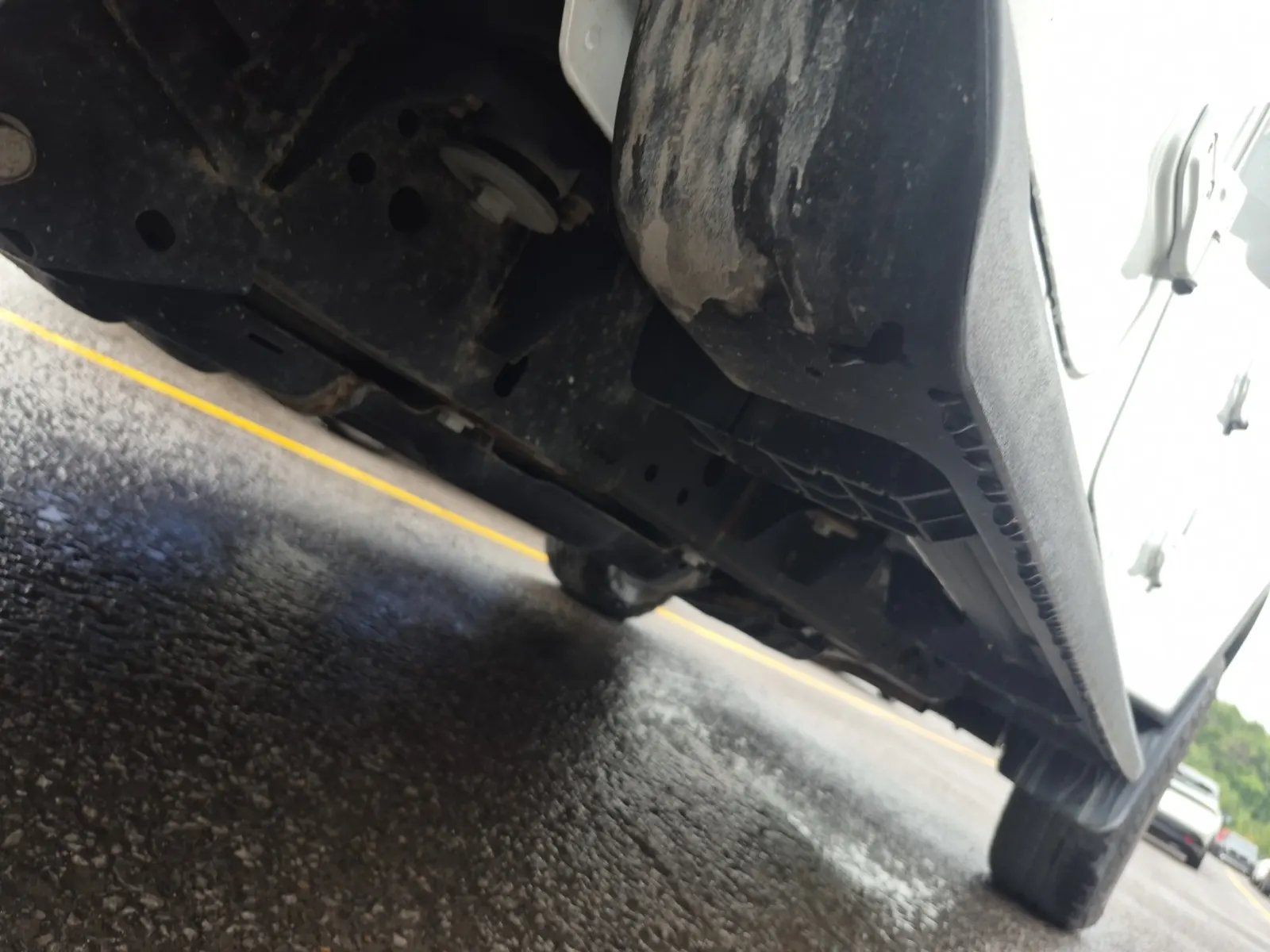 Undercarriage - Passenger Photo