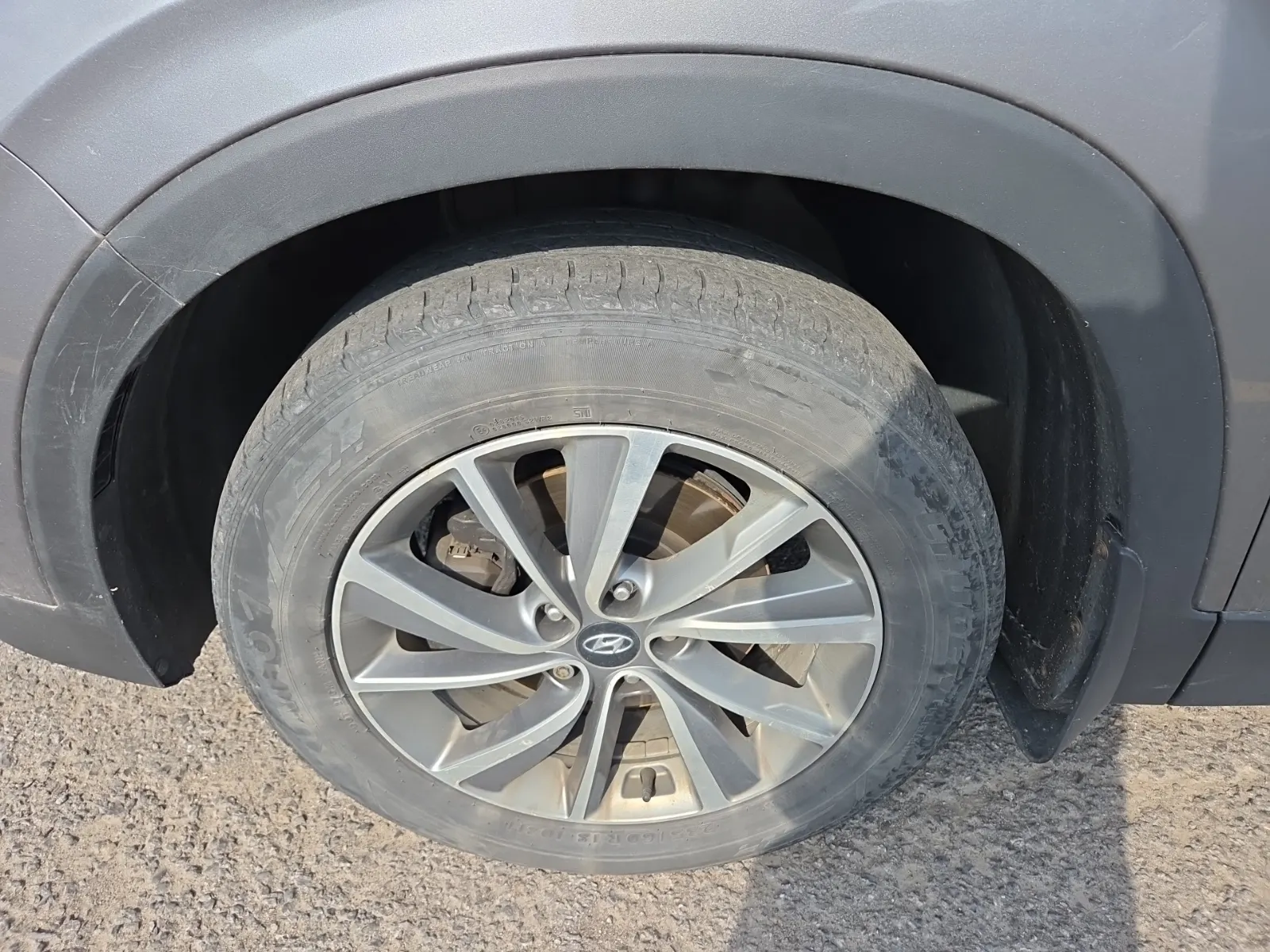 Front driver wheel/tire photo
