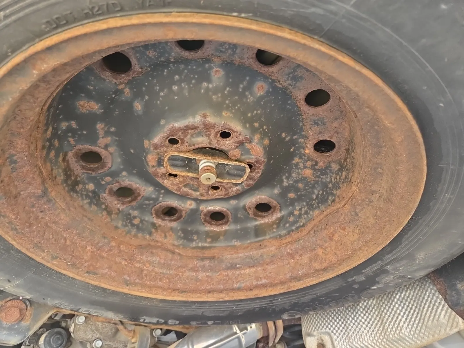 Spare Tire & Wheel Photo
