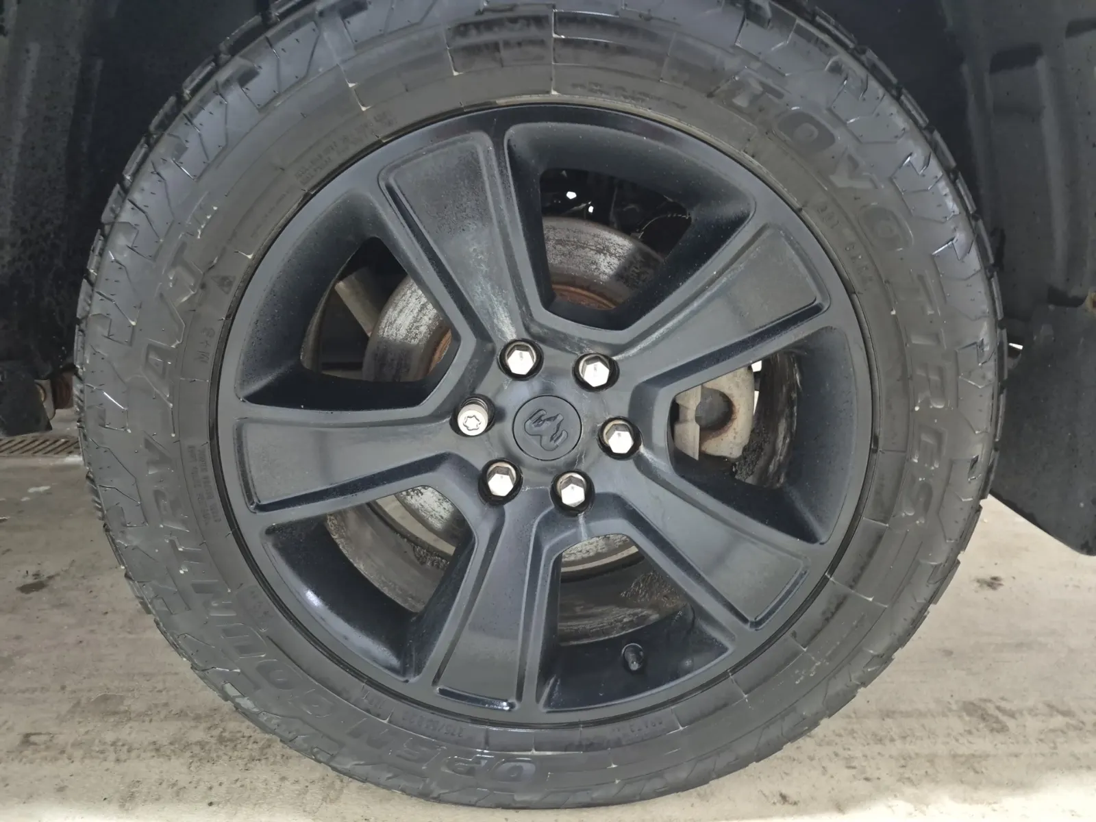 Left Rear Wheel/Tire Photo