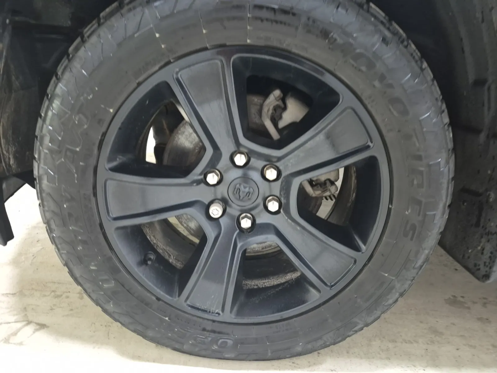 Front driver wheel/tire photo