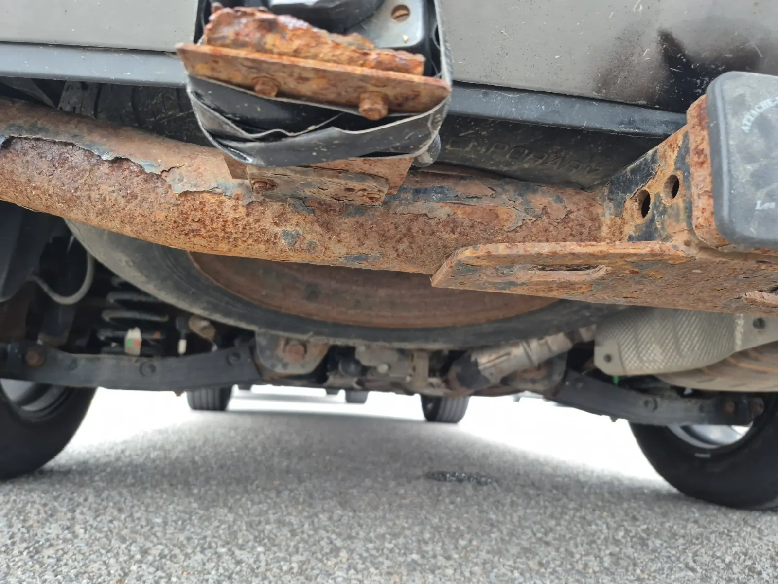 Undercarriage - Rear Photo