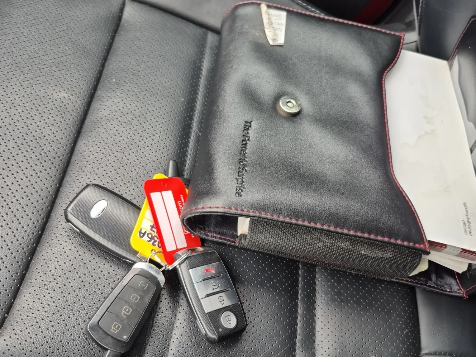 Keys/Fobs/Manual Photo