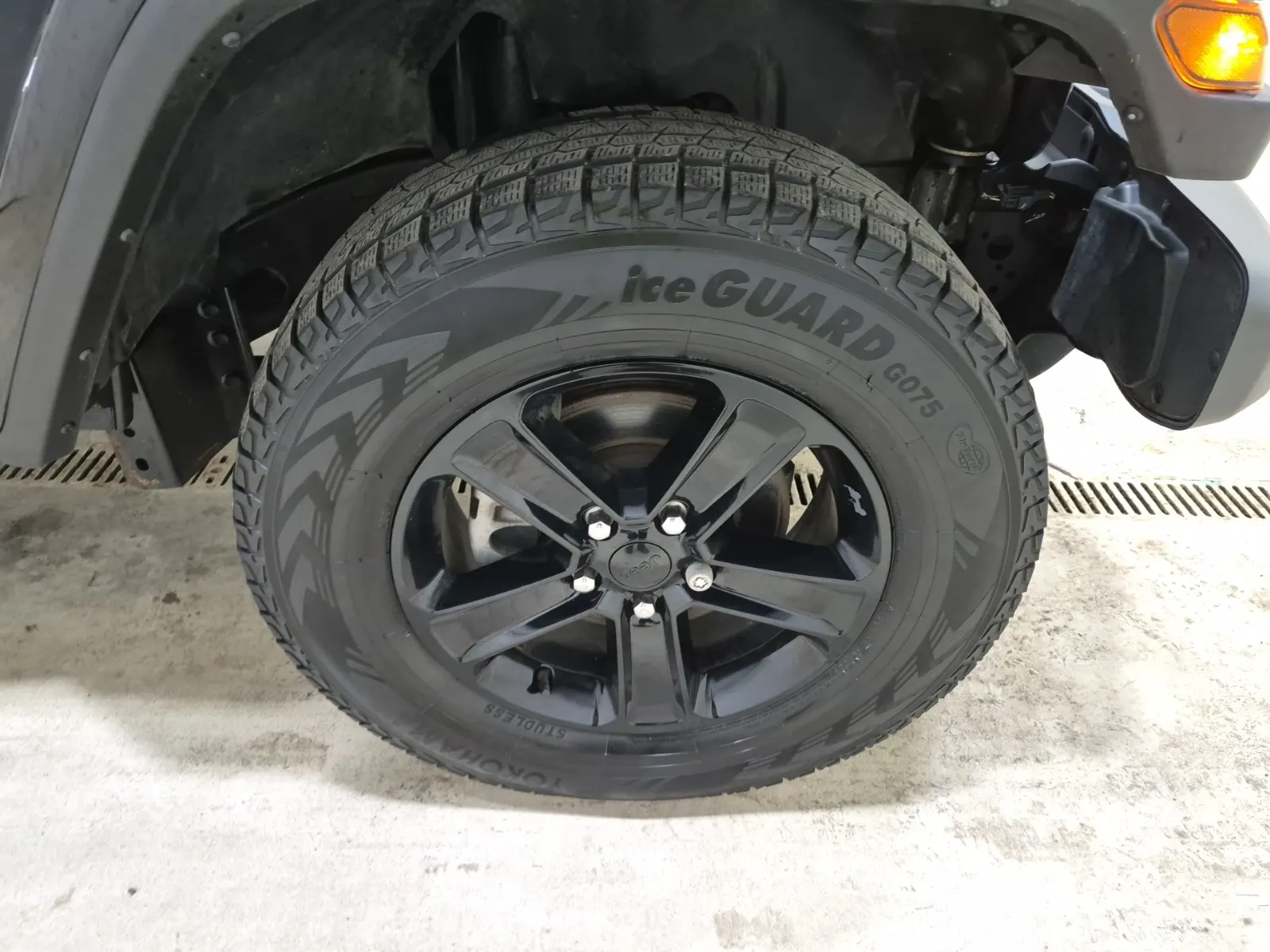 Right Front Wheel/Tire Photo