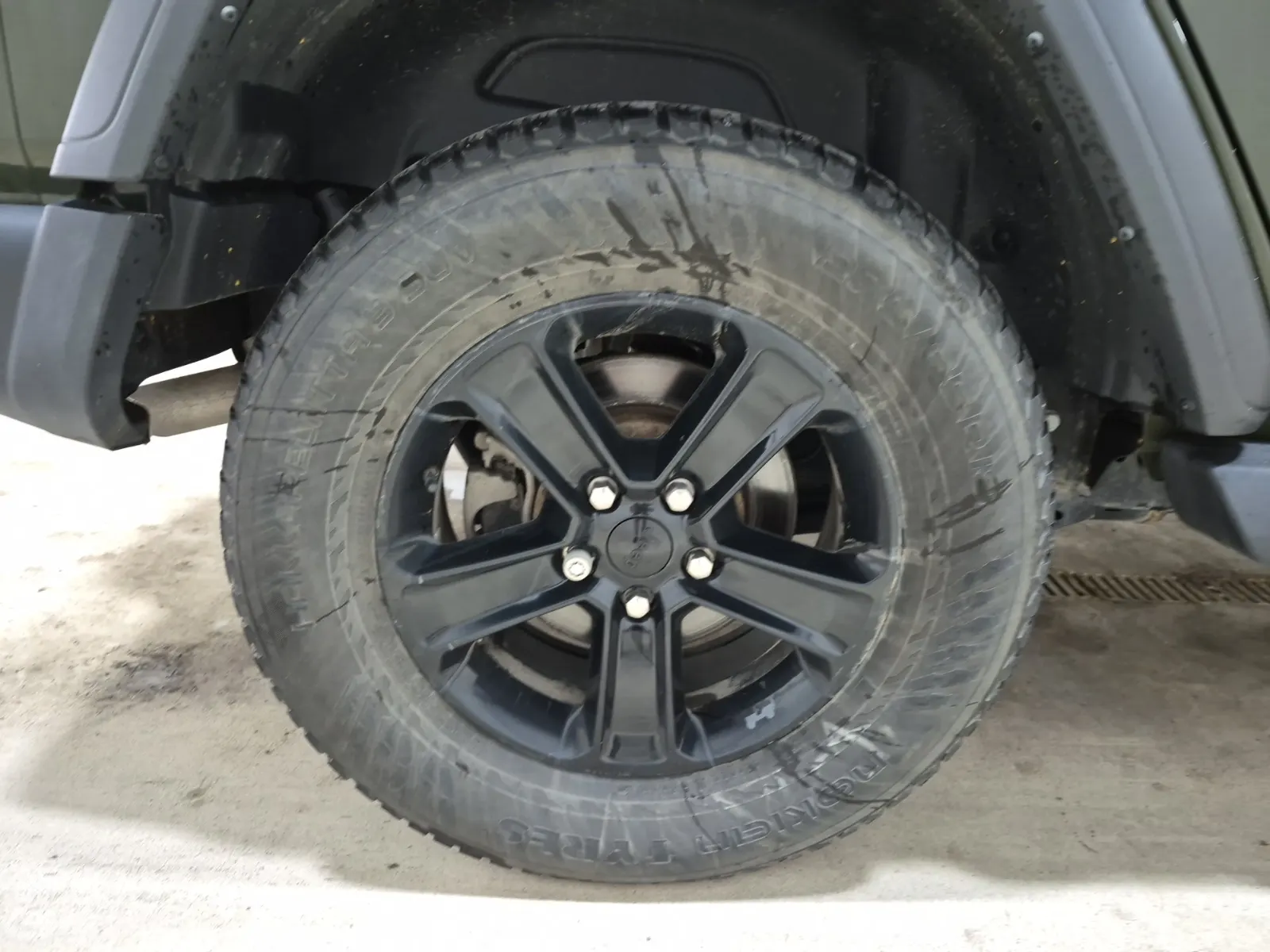 Right Rear Wheel/Tire Photo