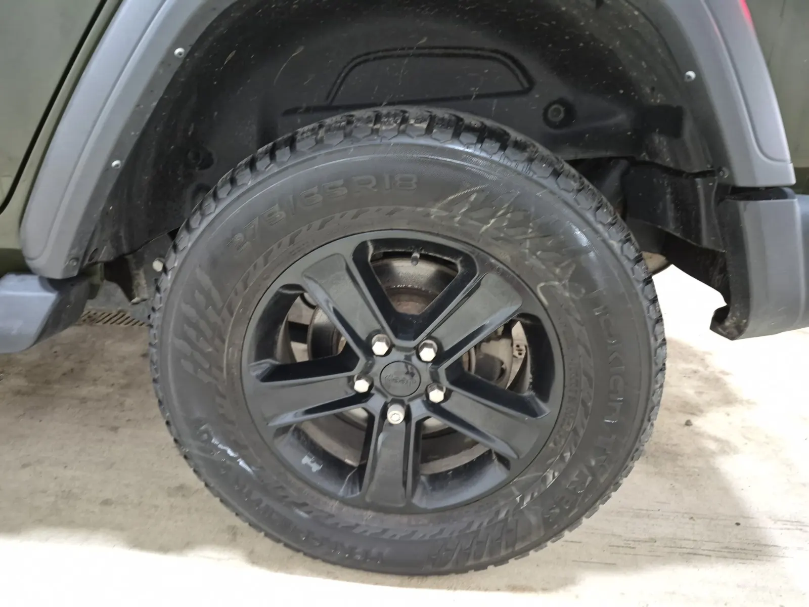 Left Rear Wheel/Tire Photo