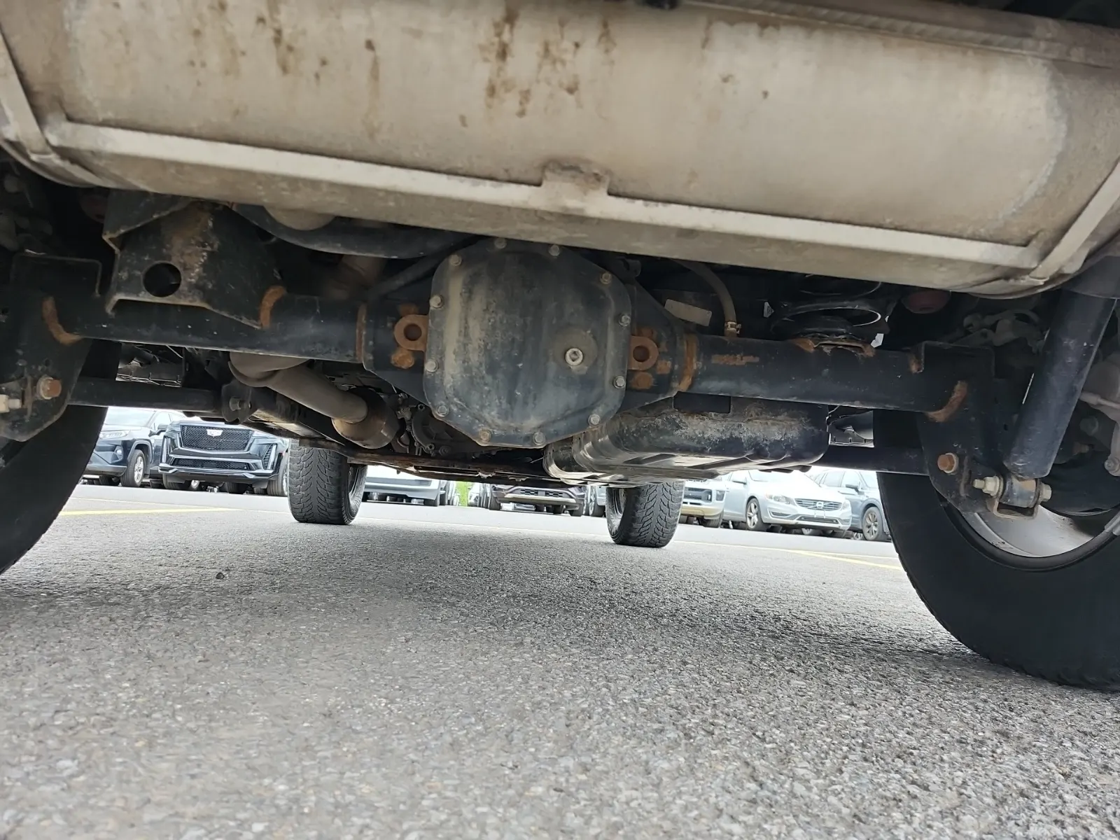 Undercarriage - Rear Photo