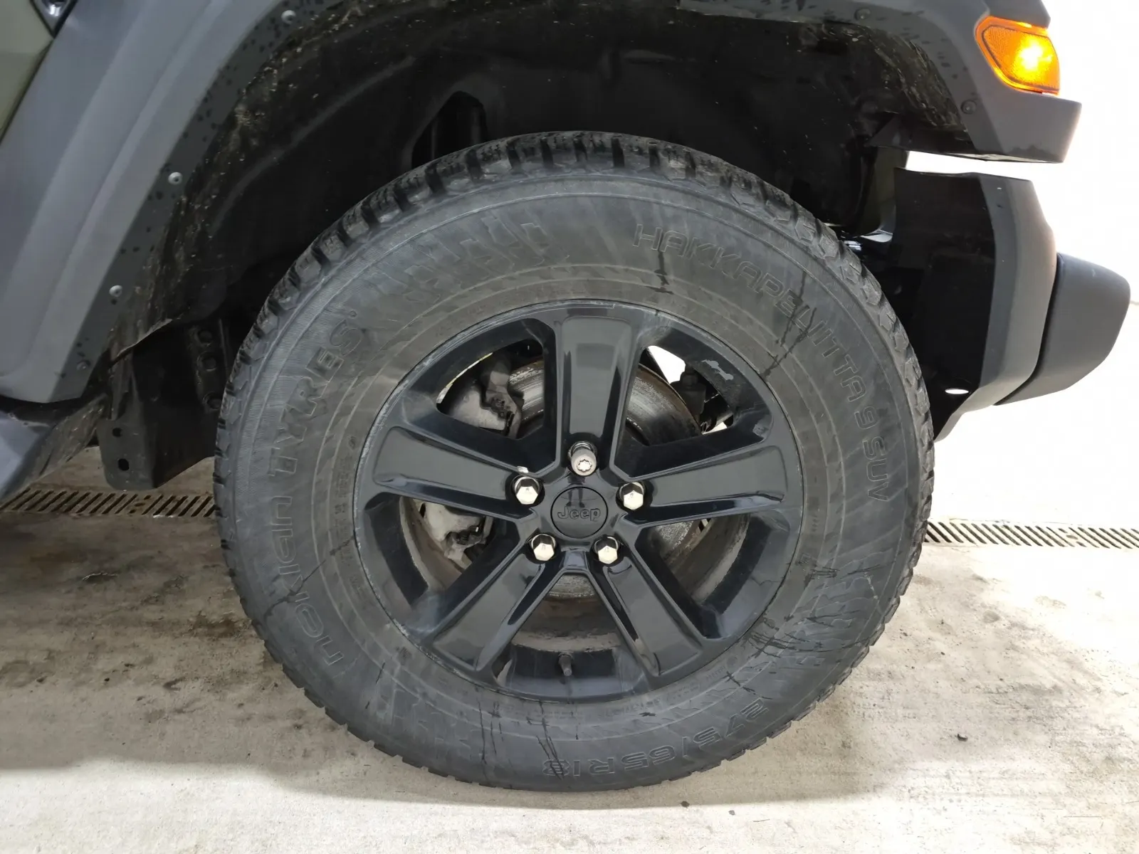 Right Front Wheel/Tire Photo
