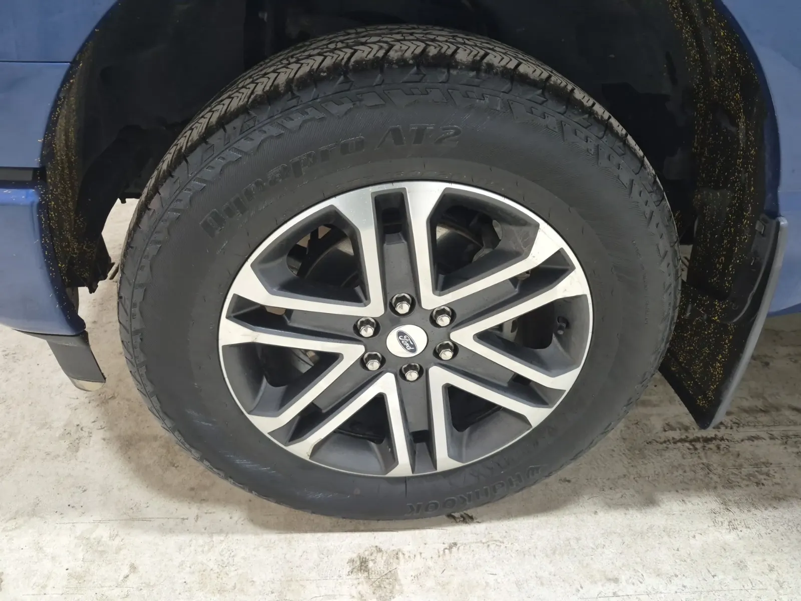 Front driver wheel/tire photo