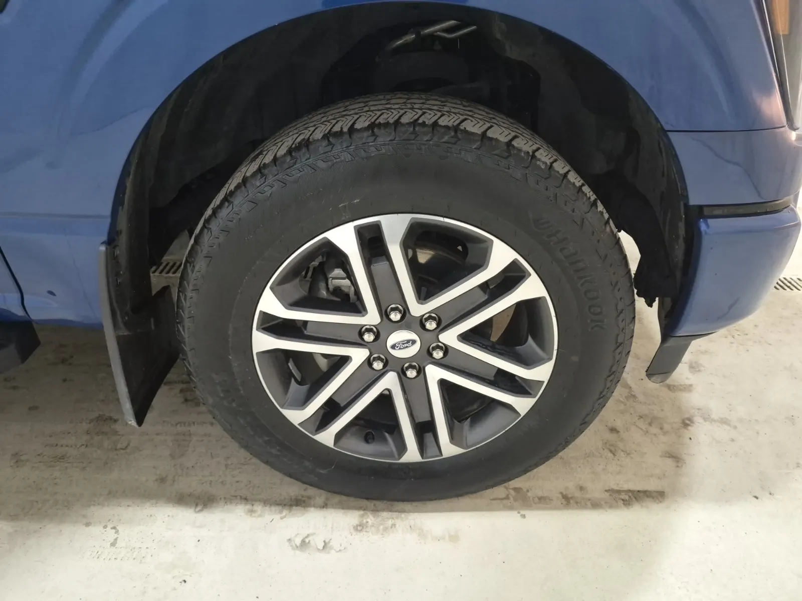 Right Front Wheel/Tire Photo