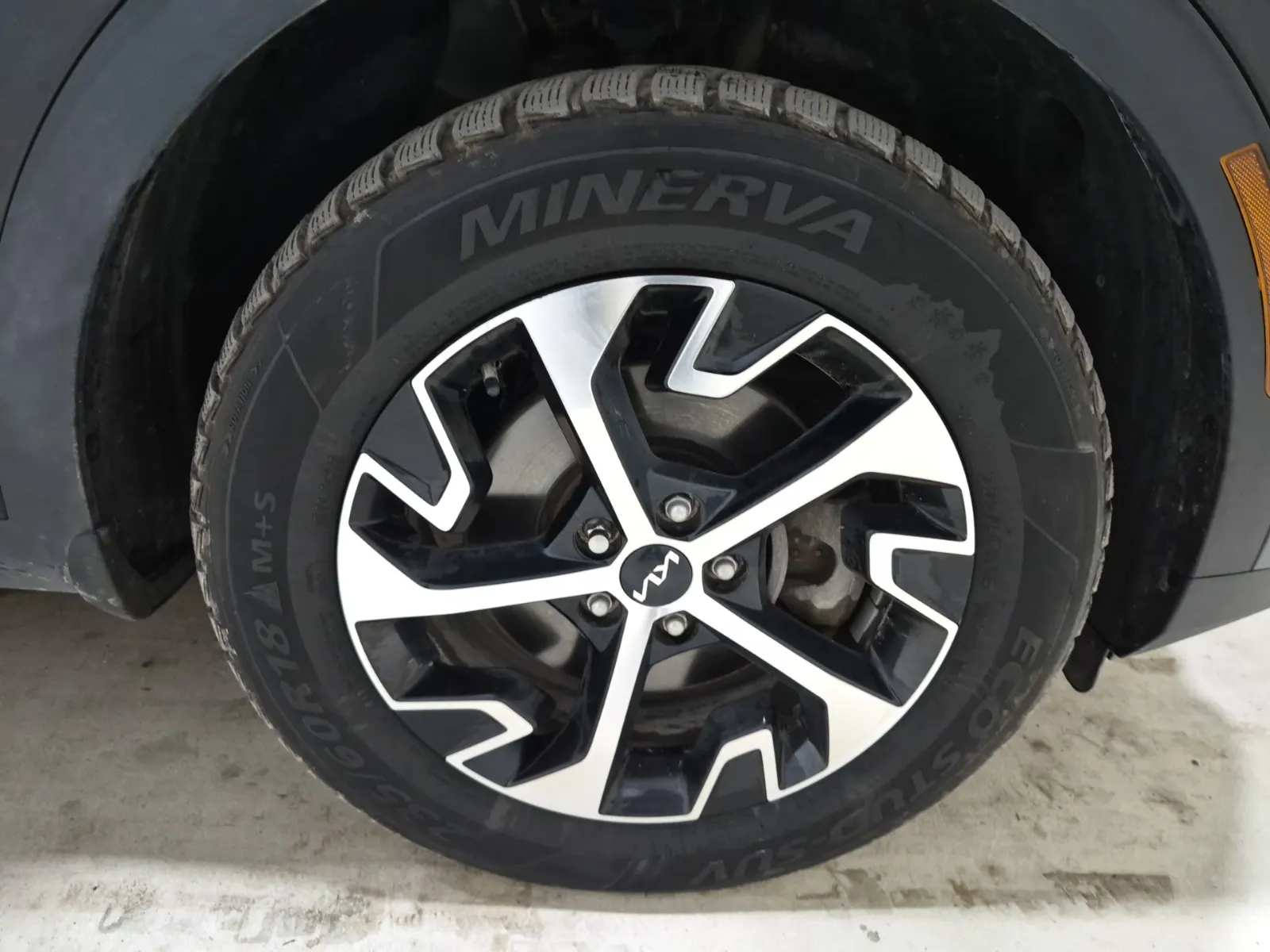 Right Front Wheel/Tire Photo