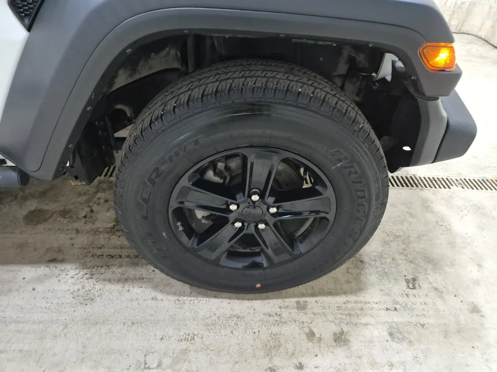 Right Front Wheel/Tire Photo