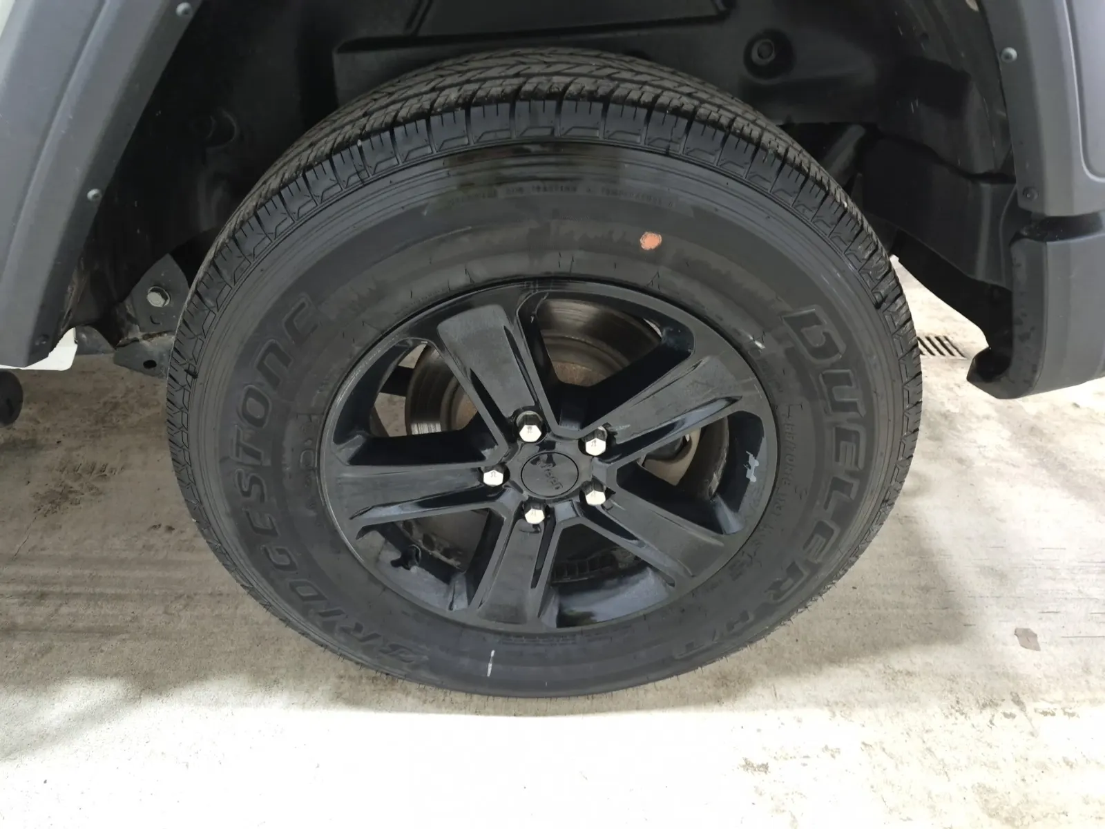Left Rear Wheel/Tire Photo
