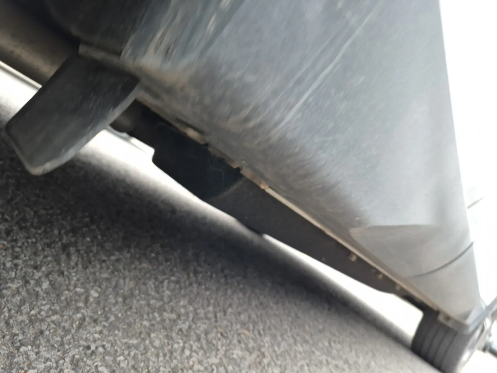 Undercarriage - Passenger Photo