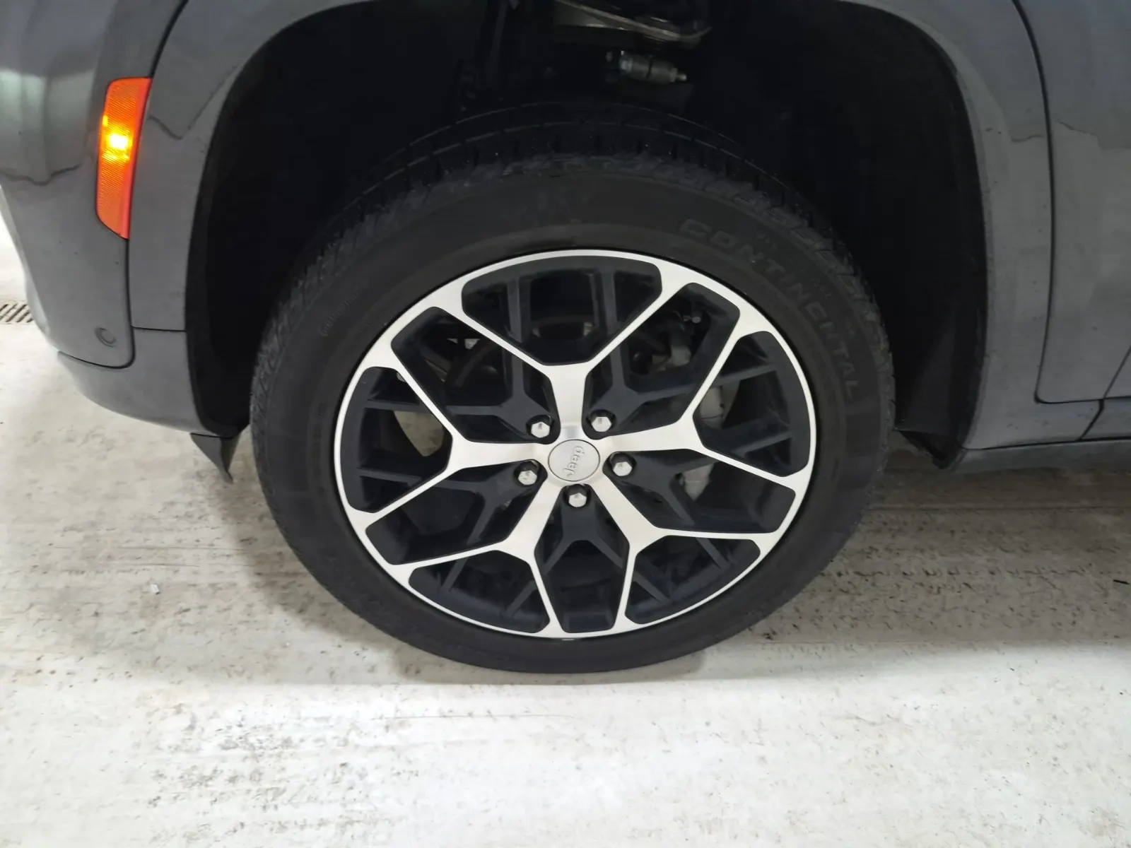 Front driver wheel/tire photo