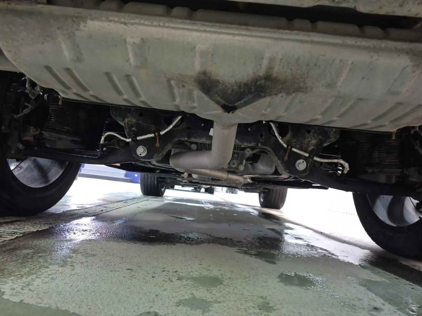 Undercarriage - Rear Photo