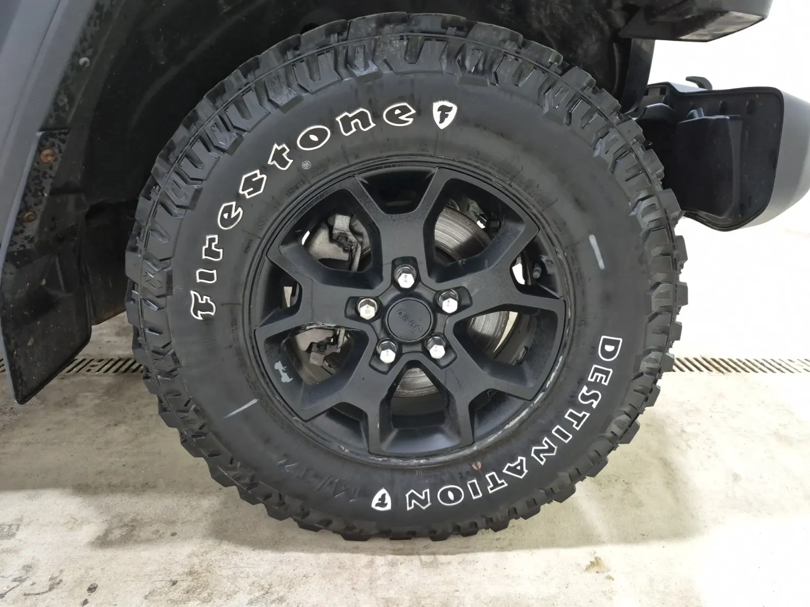 Right Front Wheel/Tire Photo