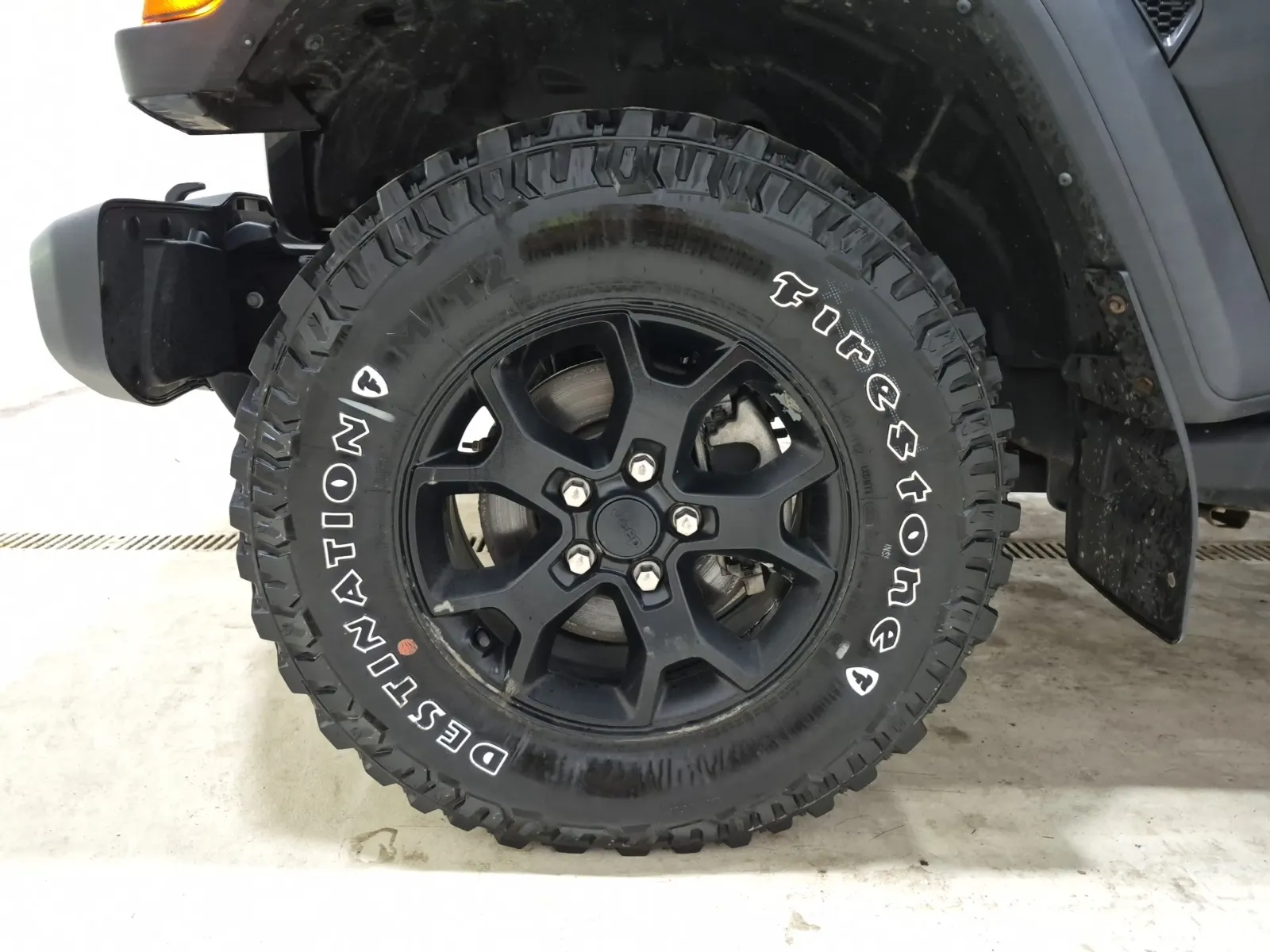Front driver wheel/tire photo