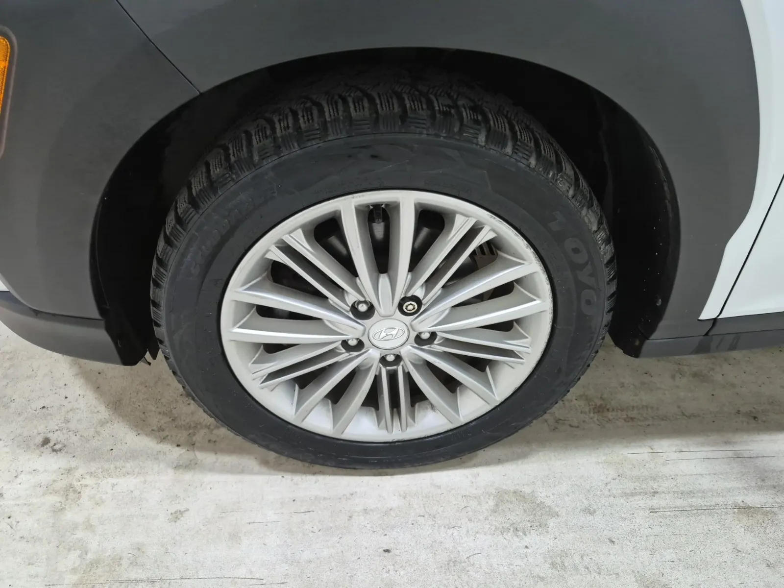 Front driver wheel/tire photo