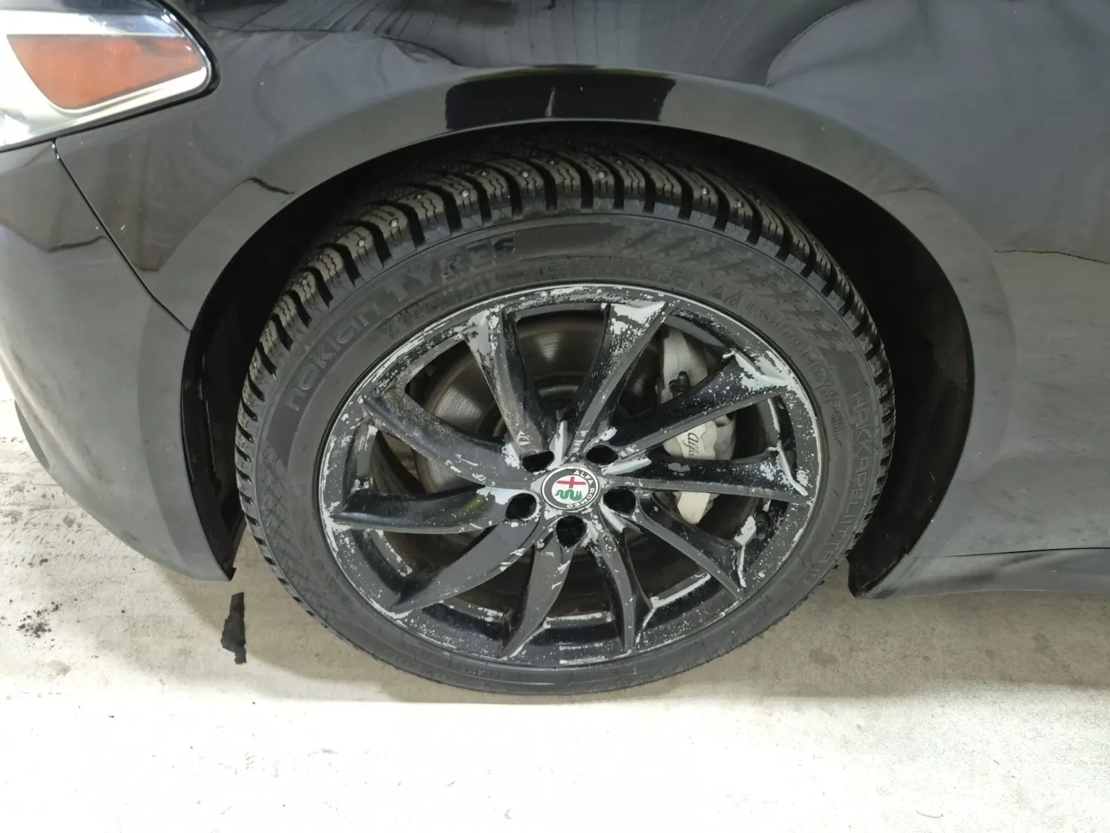 Front driver wheel/tire photo