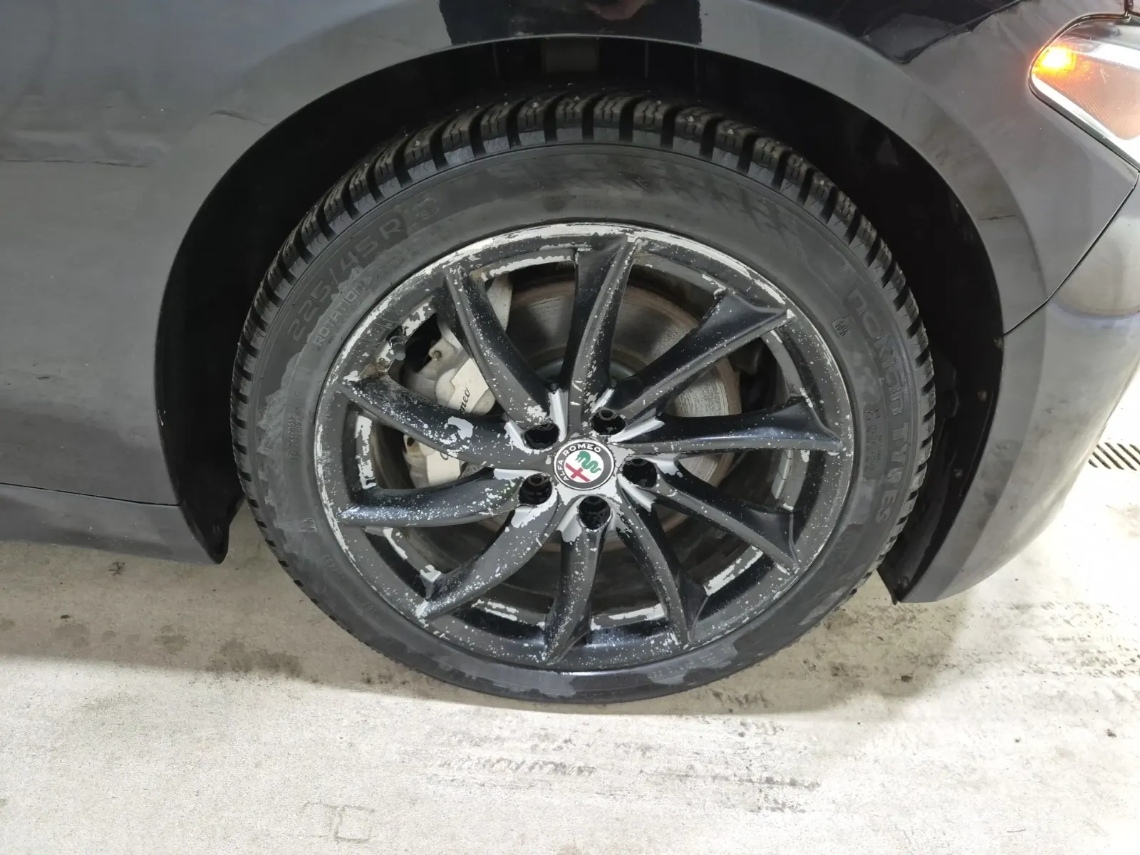 Right Front Wheel/Tire Photo