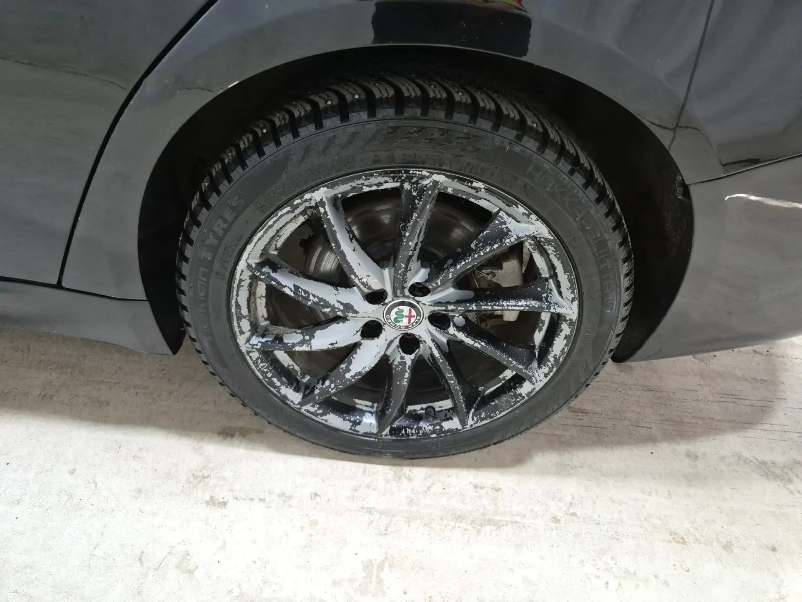 Left Rear Wheel/Tire Photo