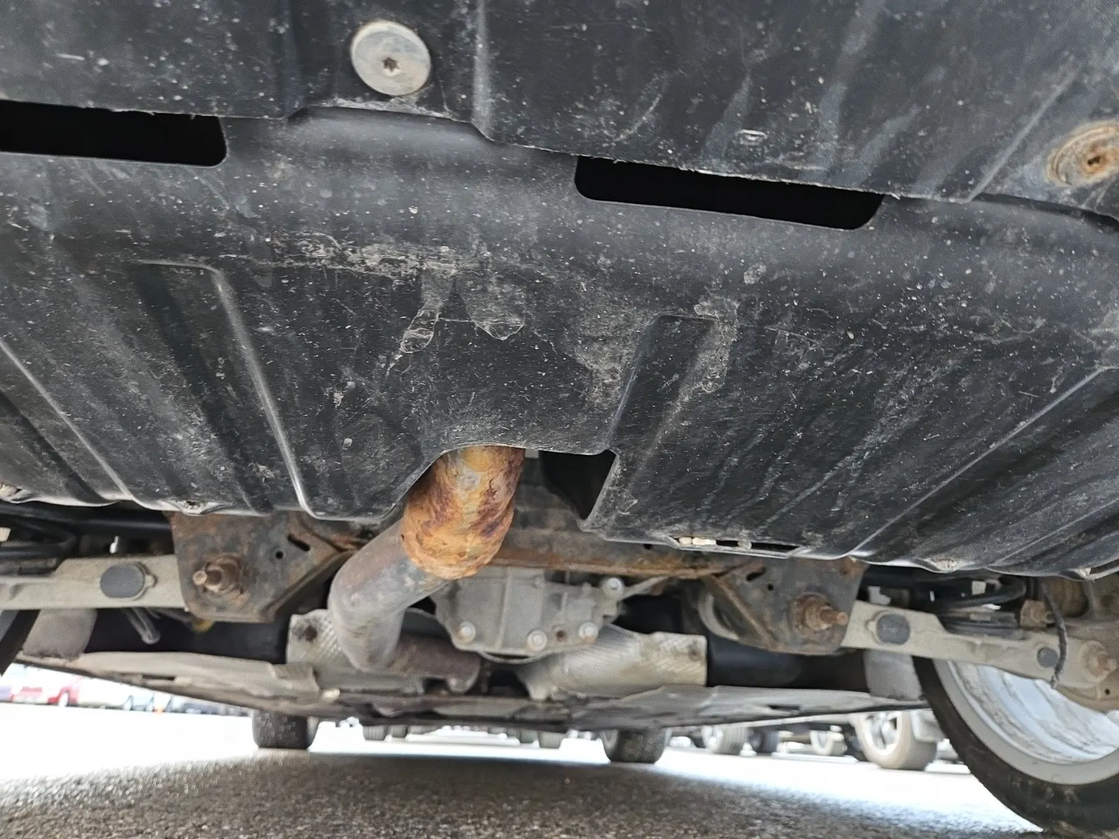 Undercarriage - Rear Photo