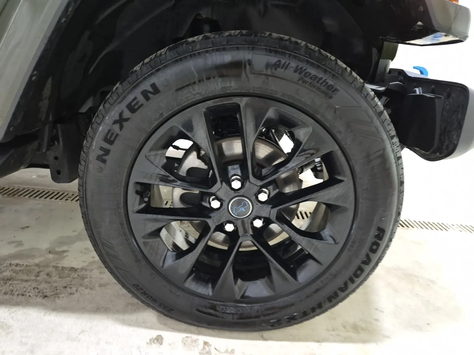 Right Front Wheel/Tire Photo