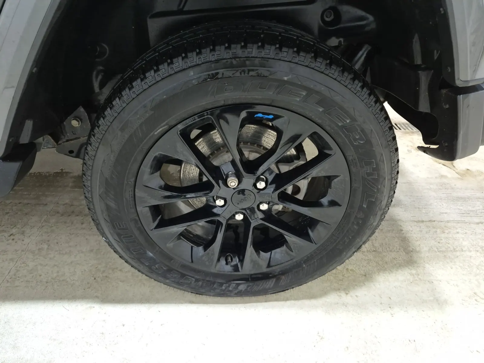 Left Rear Wheel/Tire Photo