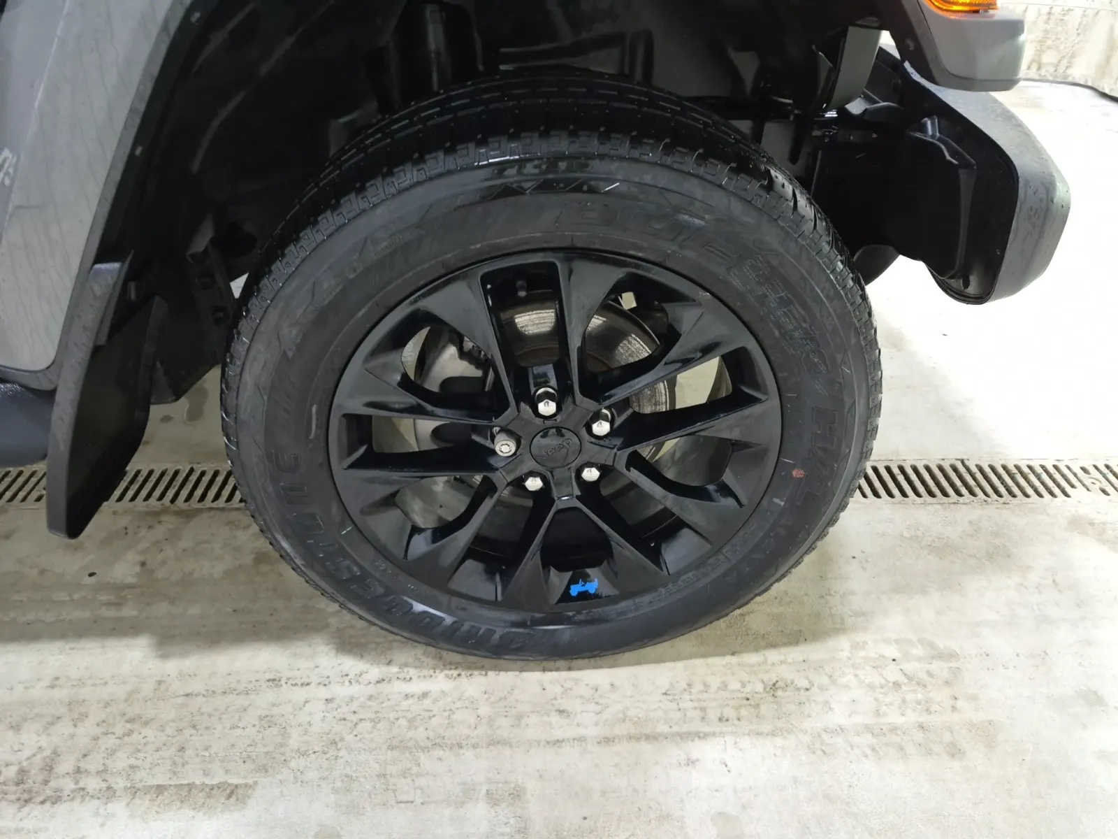 Right Front Wheel/Tire Photo