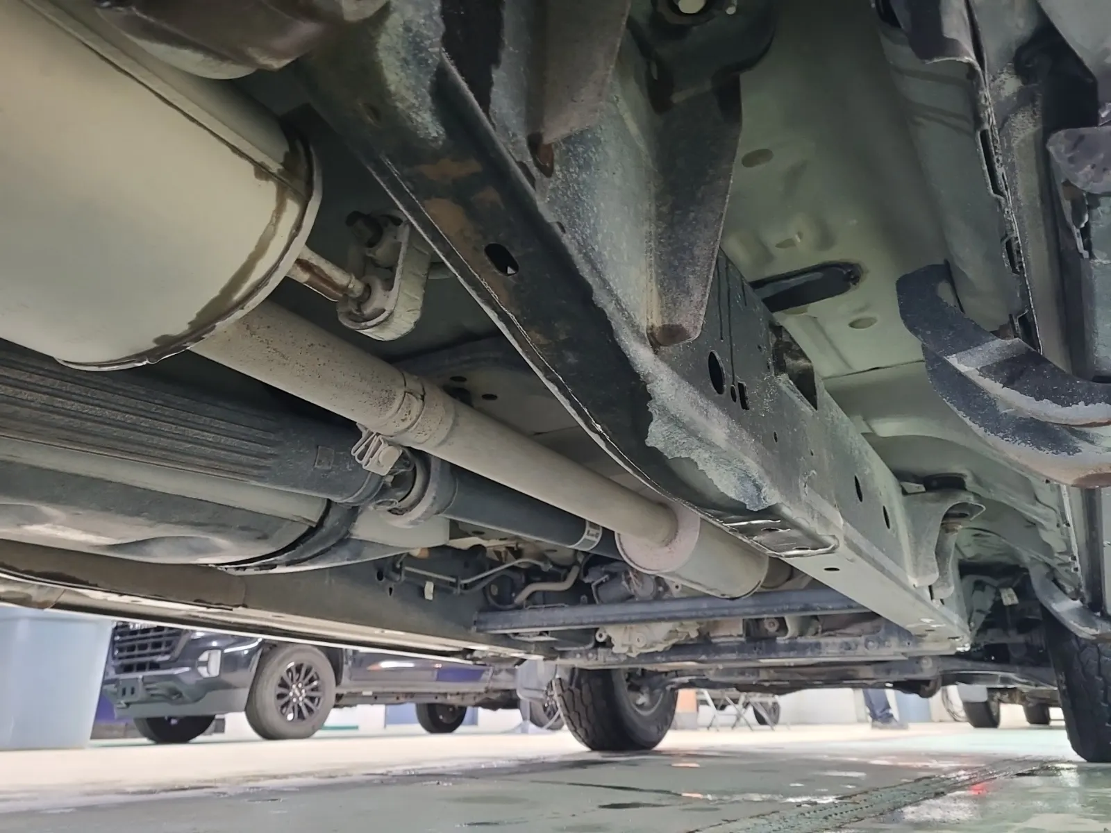Undercarriage - Passenger Photo