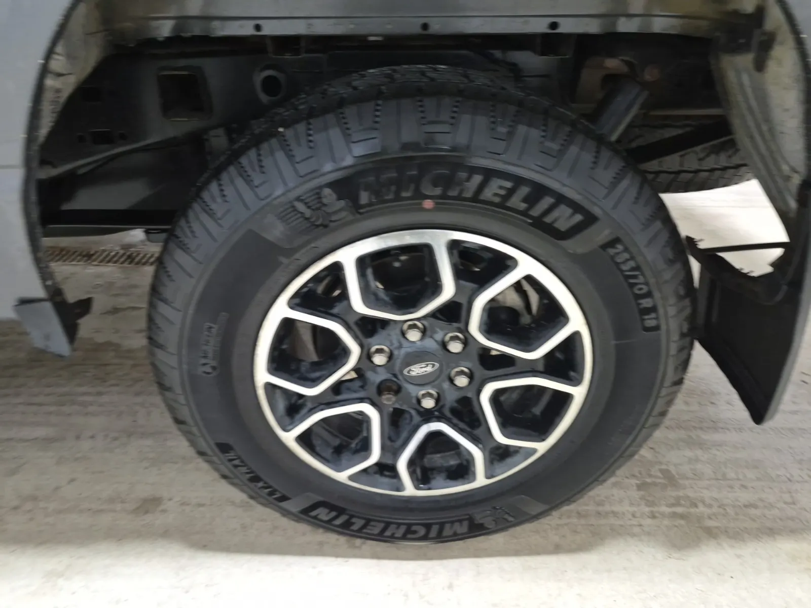 Left Rear Wheel/Tire Photo