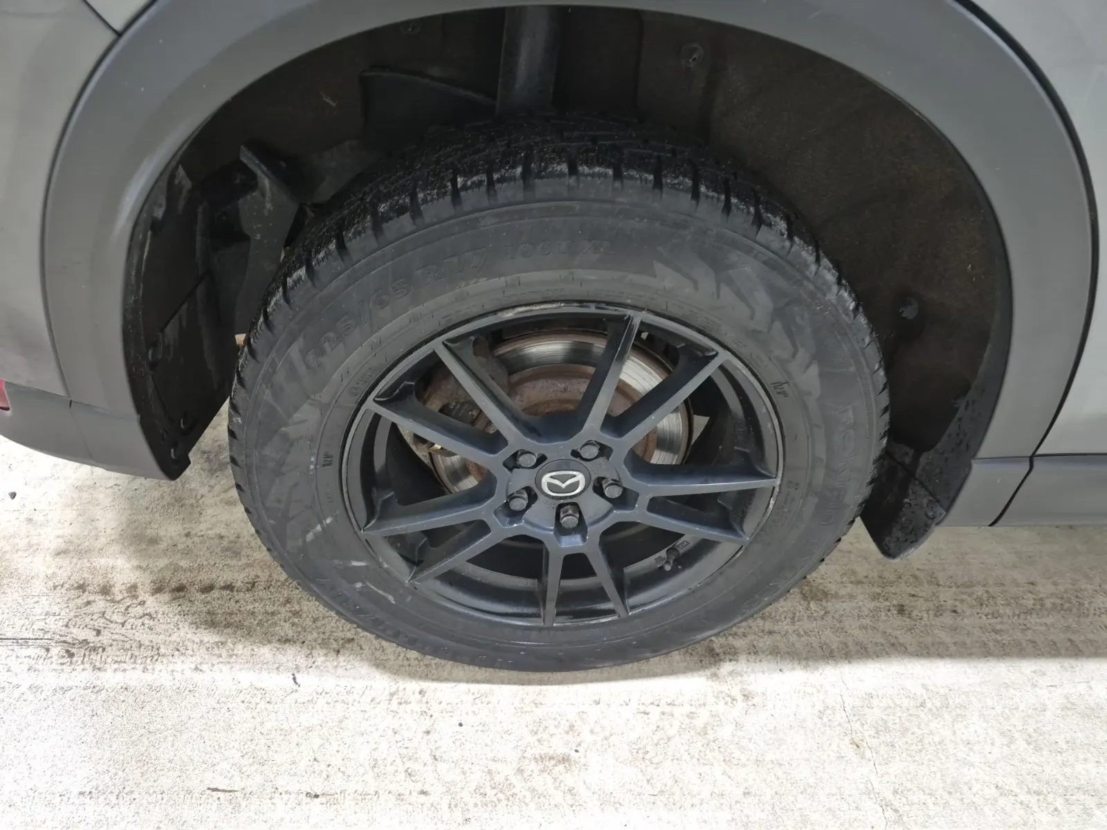 Right Rear Wheel/Tire Photo