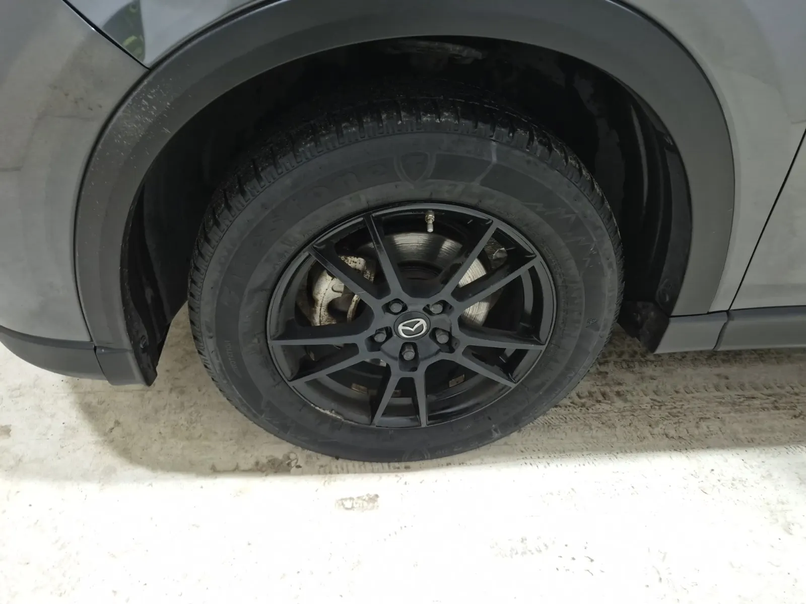 Front driver wheel/tire photo