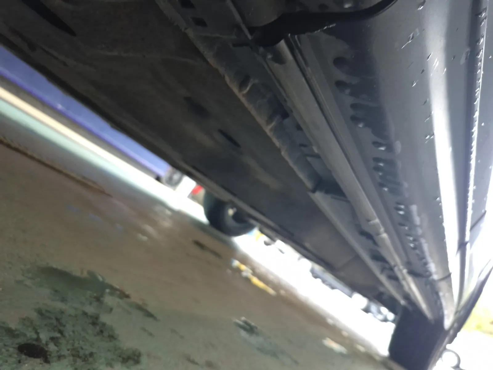 Undercarriage - Passenger Photo
