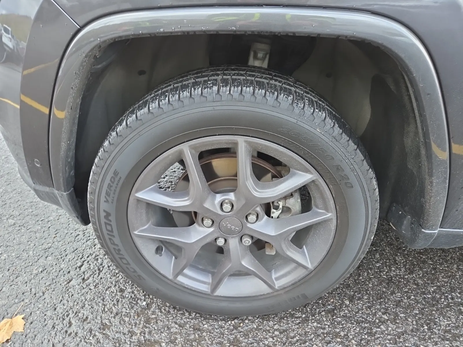 Front driver wheel/tire photo