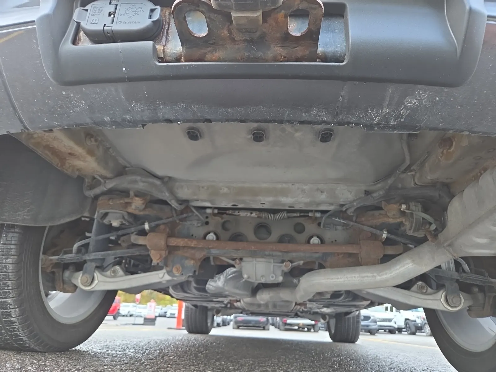 Undercarriage - Rear Photo