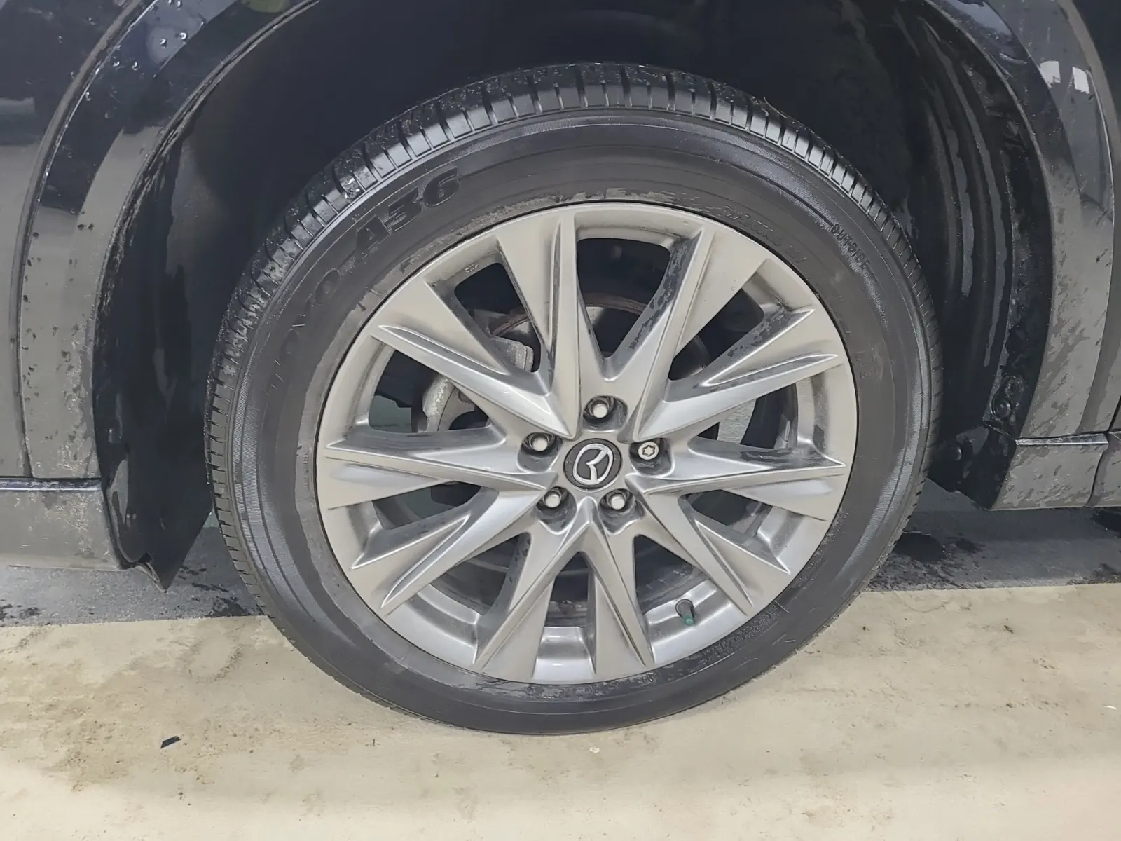 Front driver wheel/tire photo