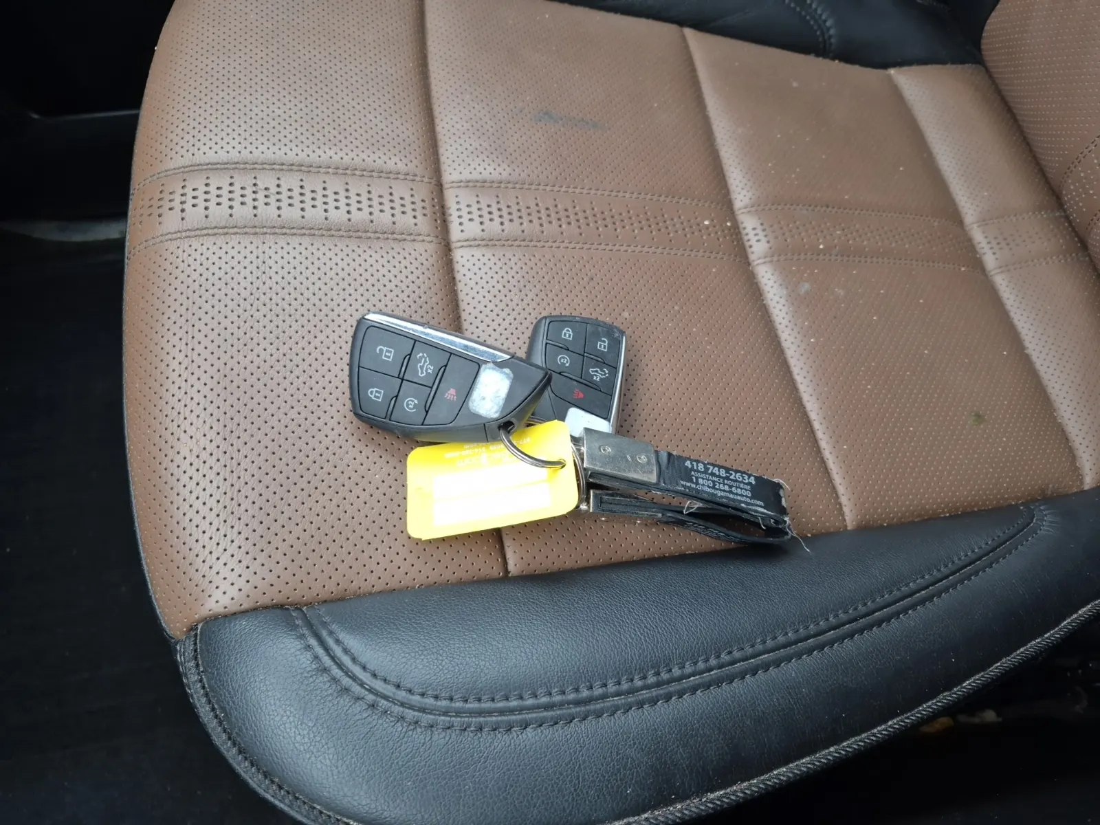 Keys/Fobs/Manual Photo