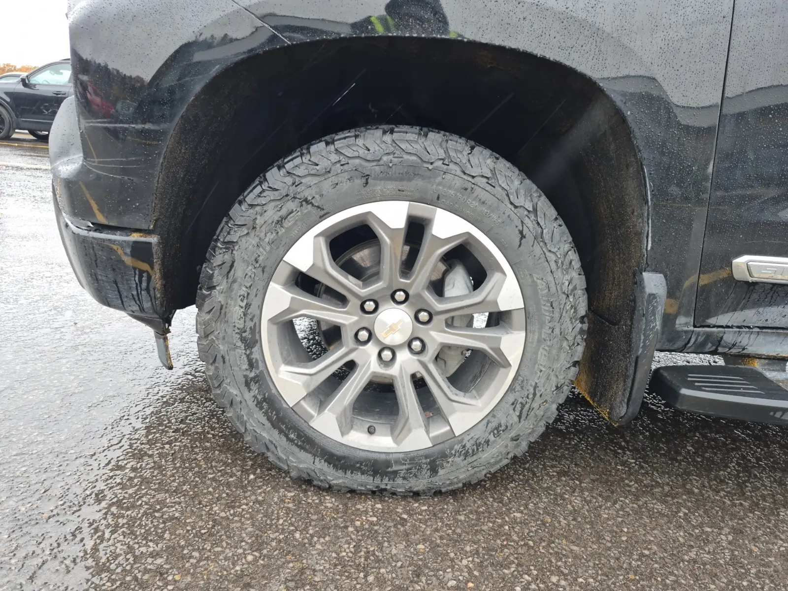 Front driver wheel/tire photo