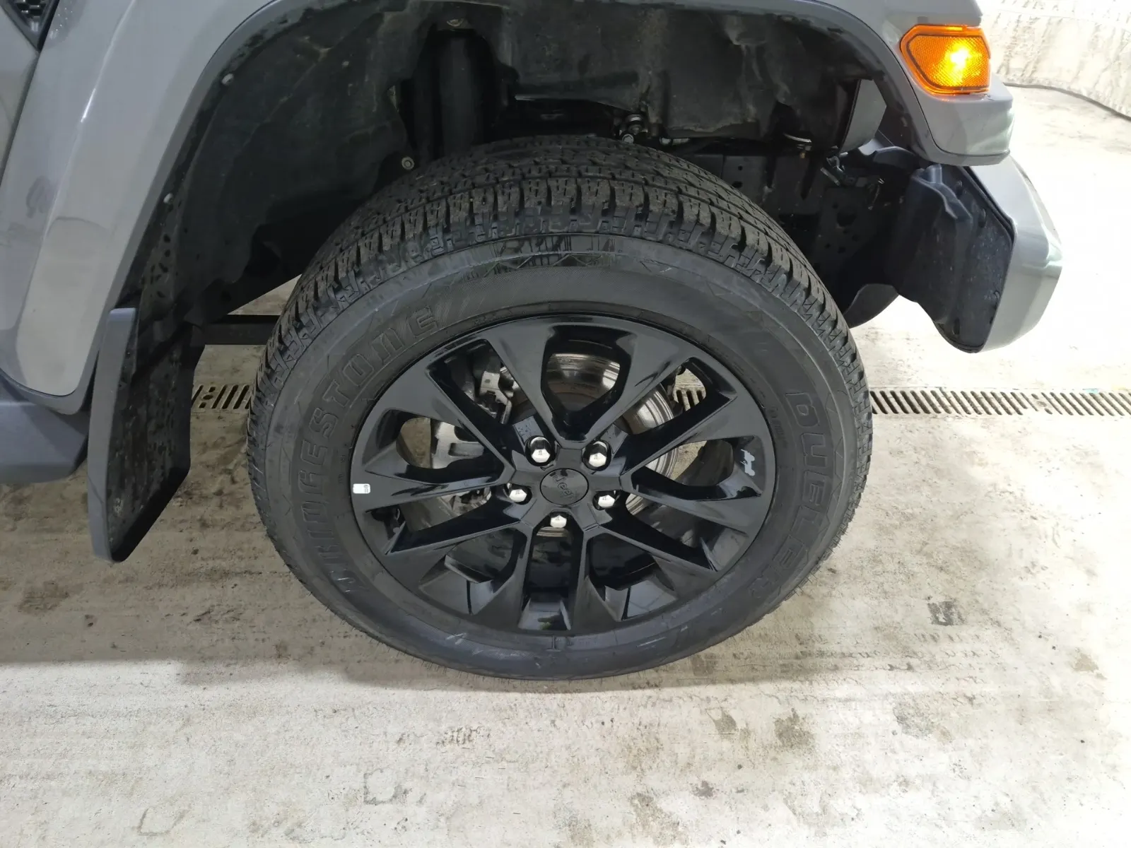 Right Front Wheel/Tire Photo