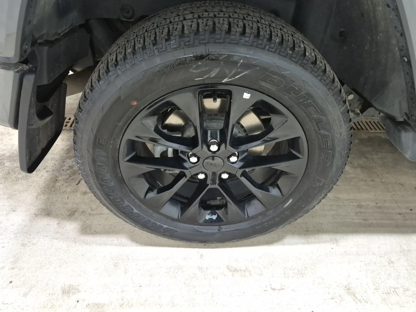 Right Rear Wheel/Tire Photo