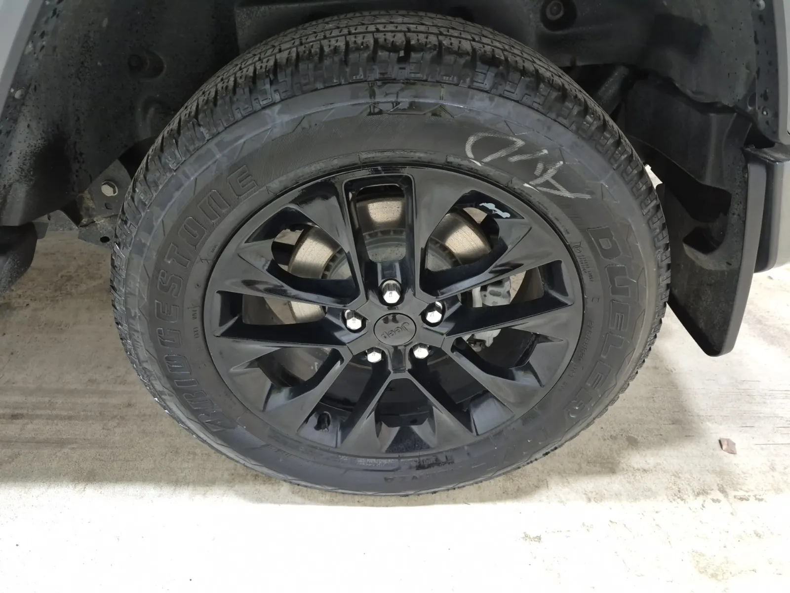 Left Rear Wheel/Tire Photo