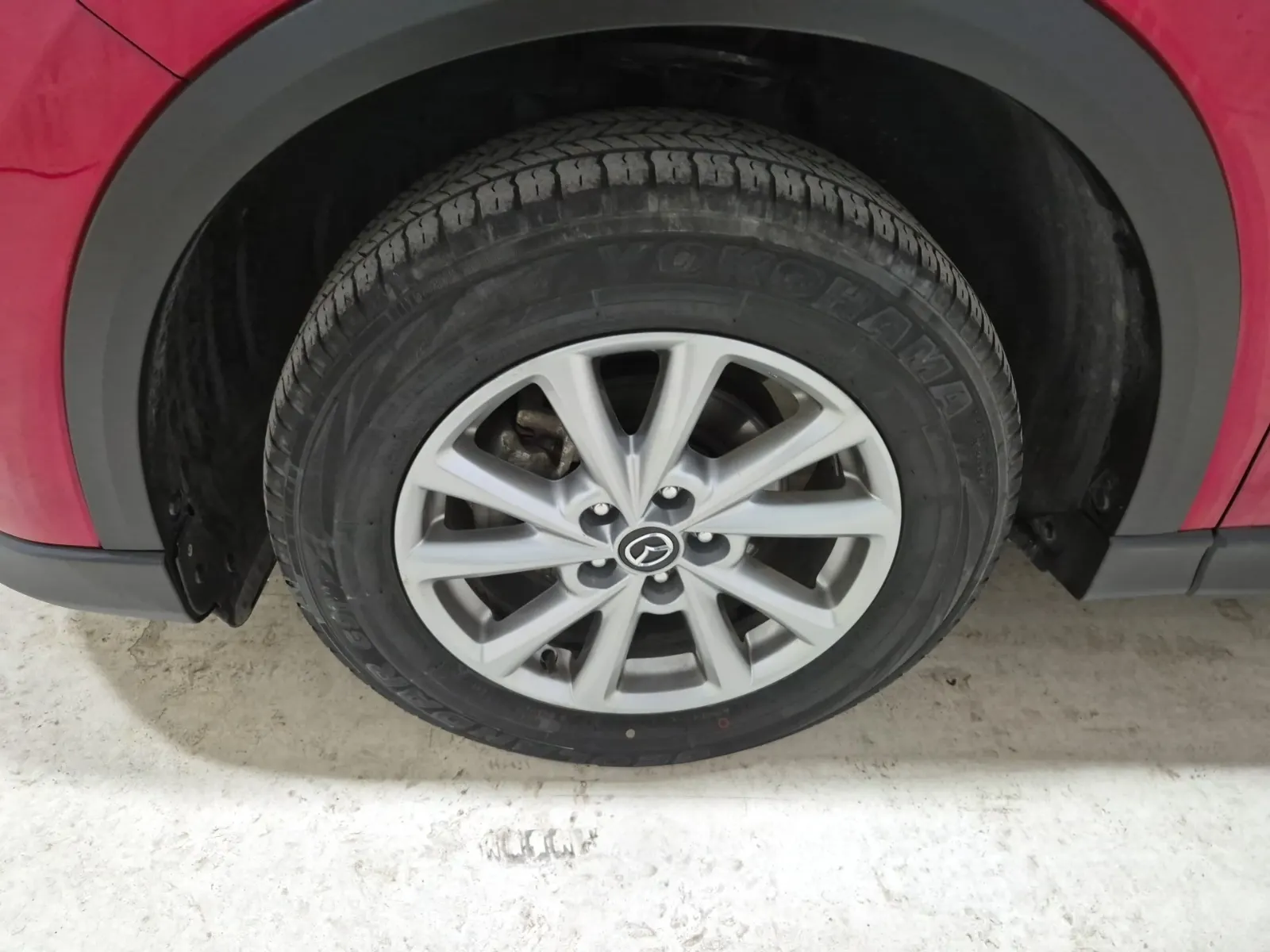 Front driver wheel/tire photo
