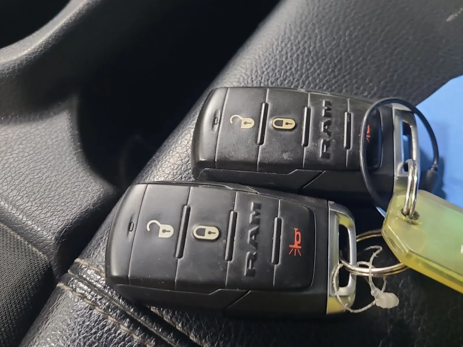 Keys/Fobs/Manual Photo