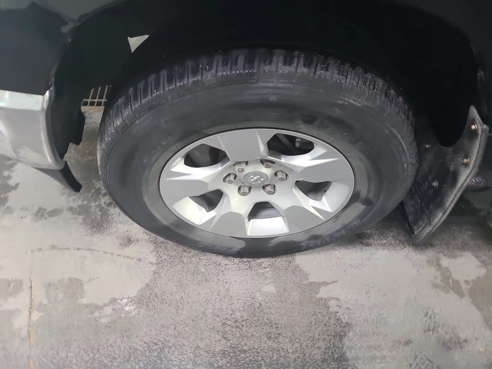 Front driver wheel/tire photo