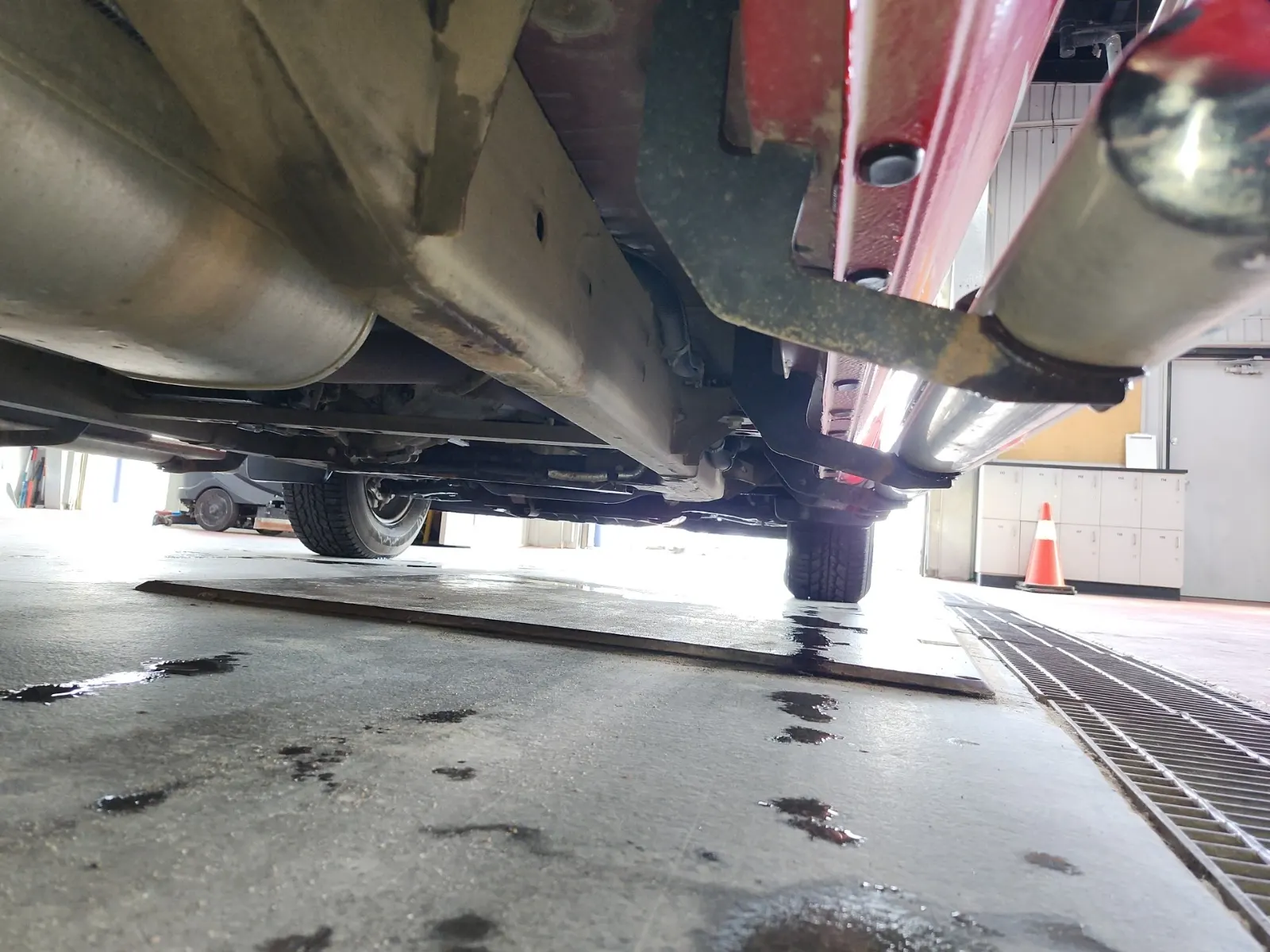 Undercarriage - Passenger Photo