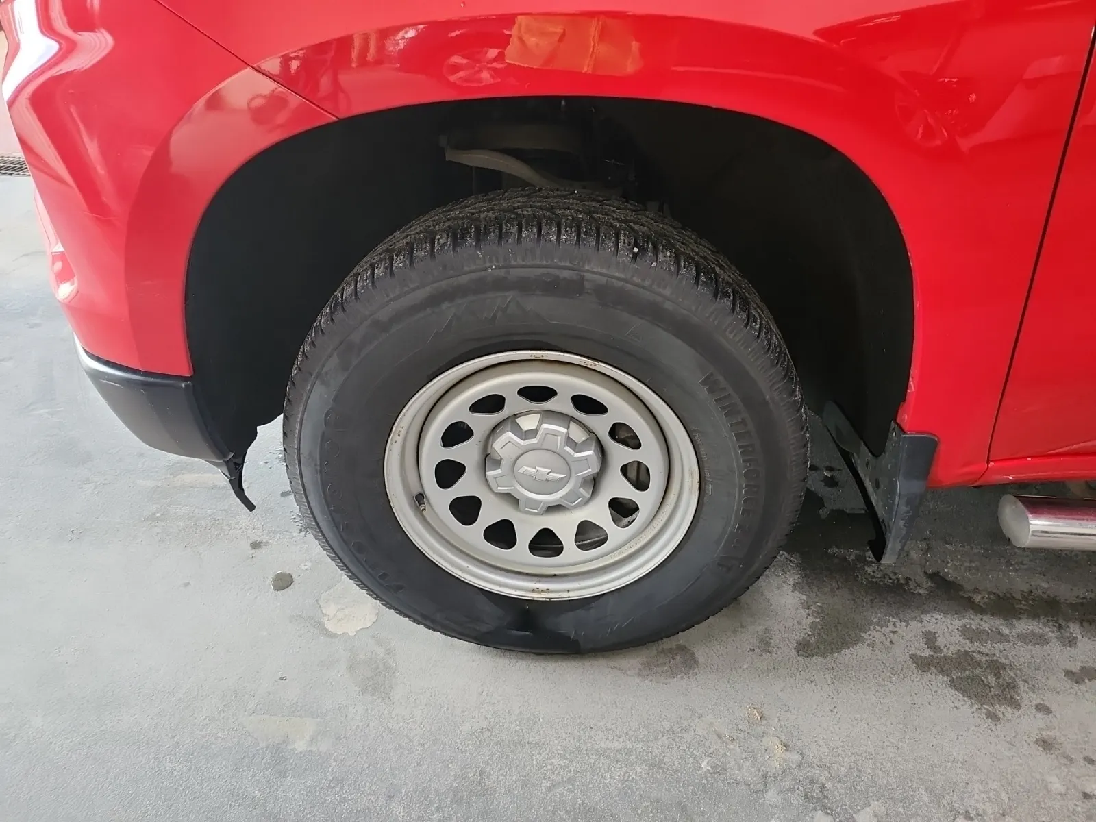 Front driver wheel/tire photo