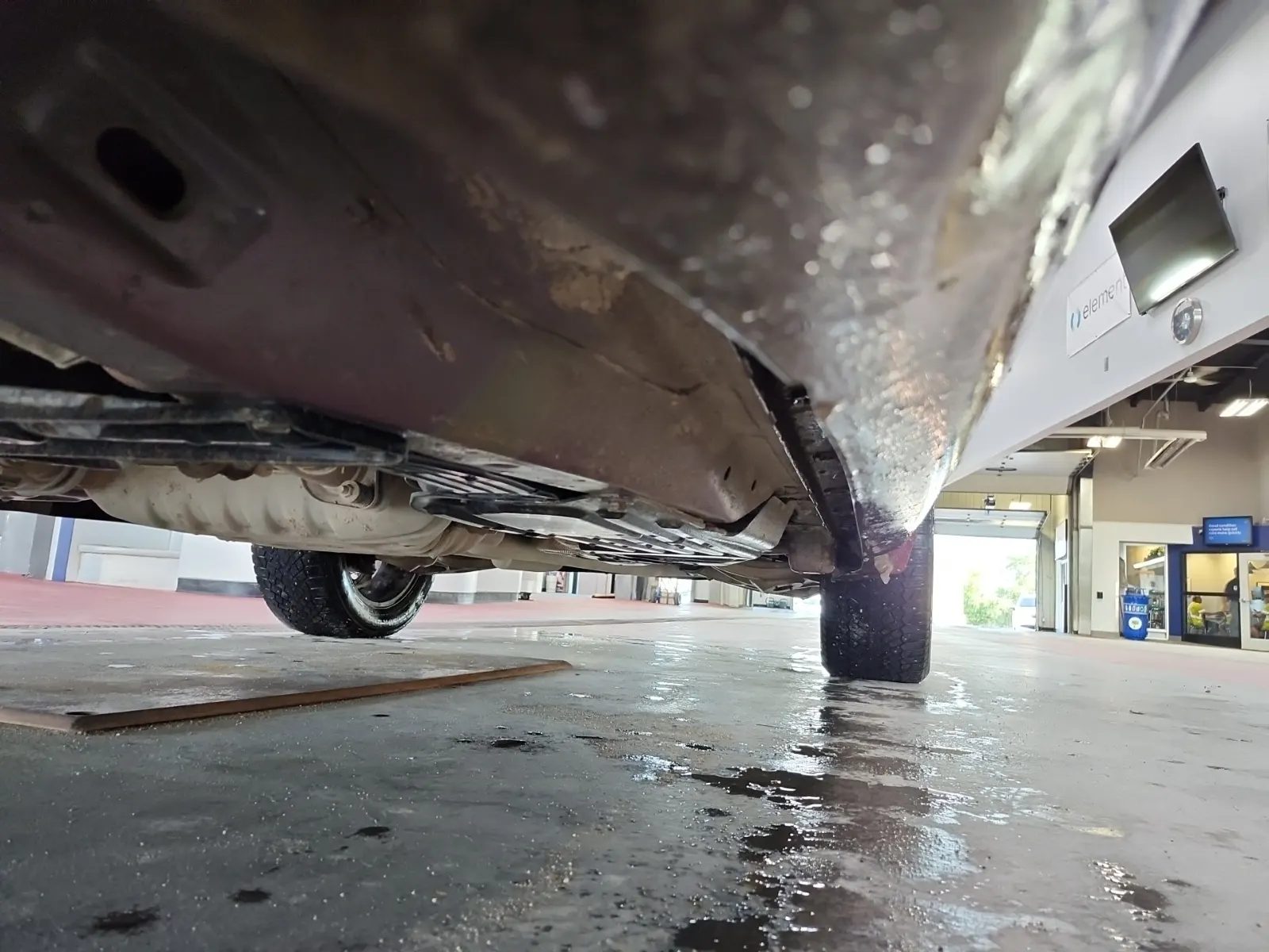 Undercarriage - Driver Photo