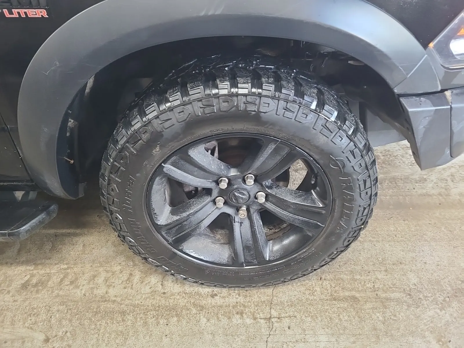 Right Front Wheel/Tire Photo